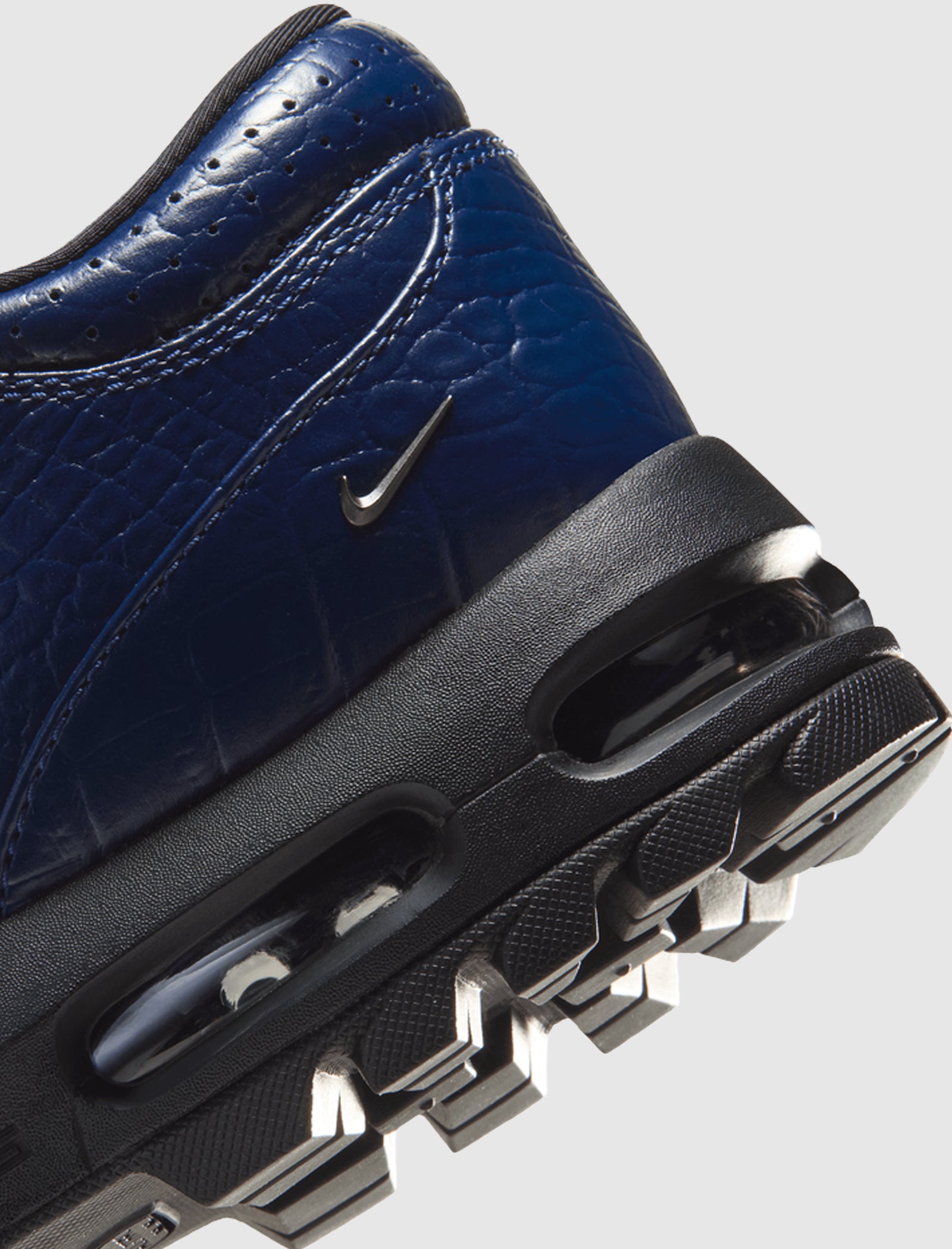 NIKE AIR MAX GOADOME LOW - Image 3