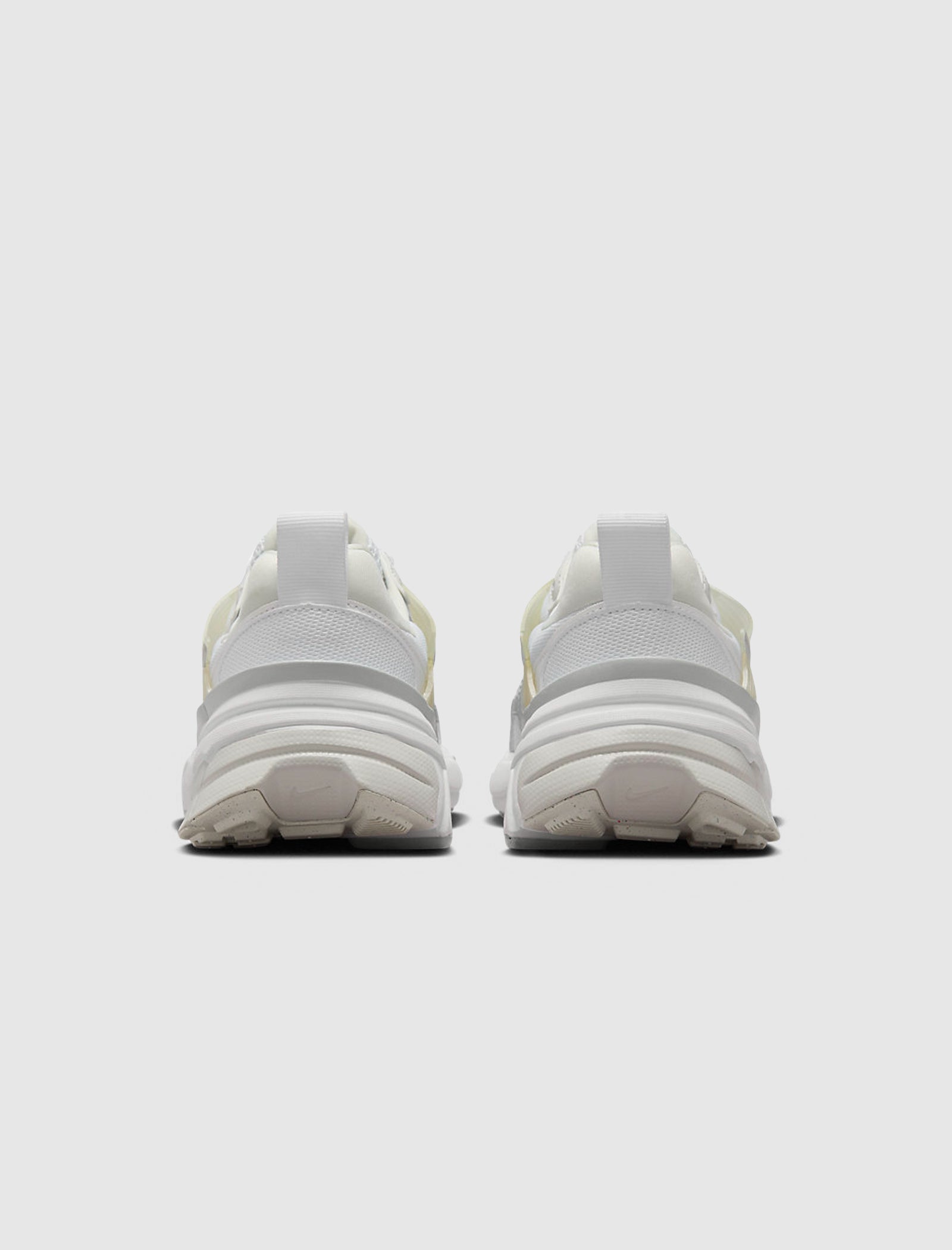 WOMEN'S V2K RUN "WHITE/METALLIC SILVER" - Image 7