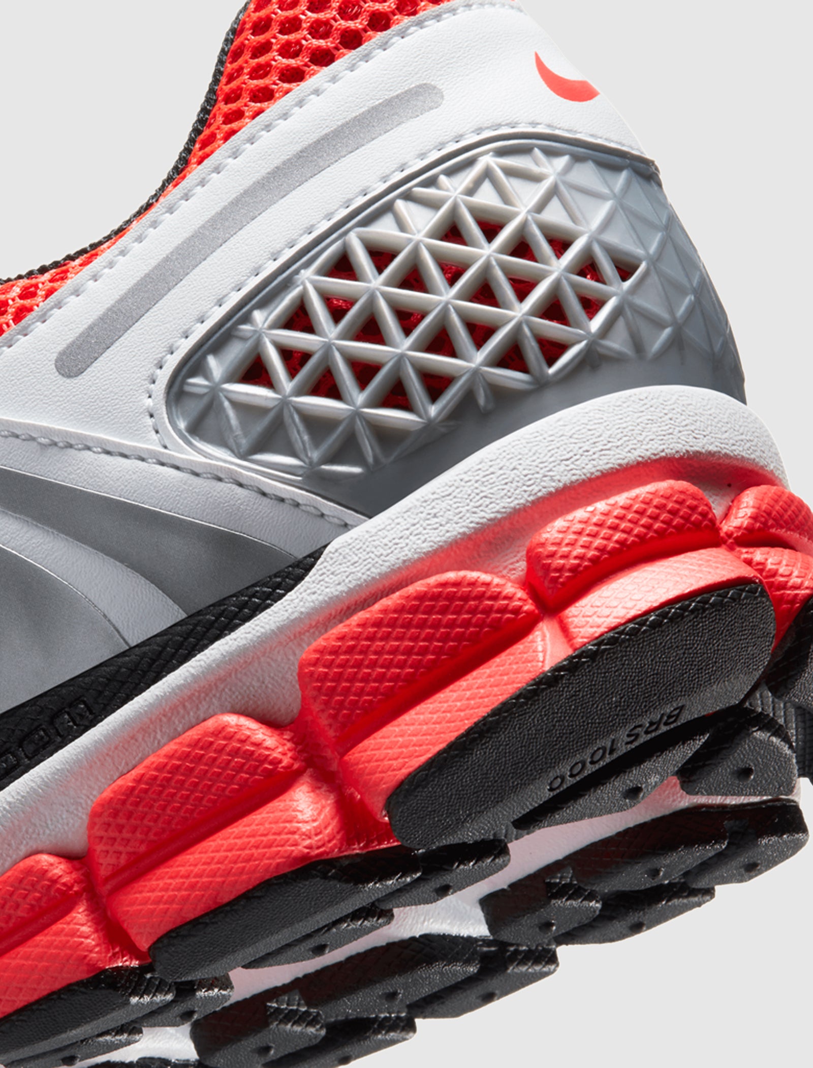 ZOOM VOMERO 5 "BRIGHT CRIMSON/BLACK/ GLACIER ICE" - Image 3